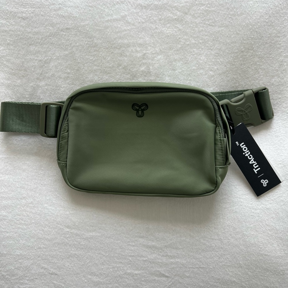 Aritzia TnAction On-The-Way Exposed Mini Bag